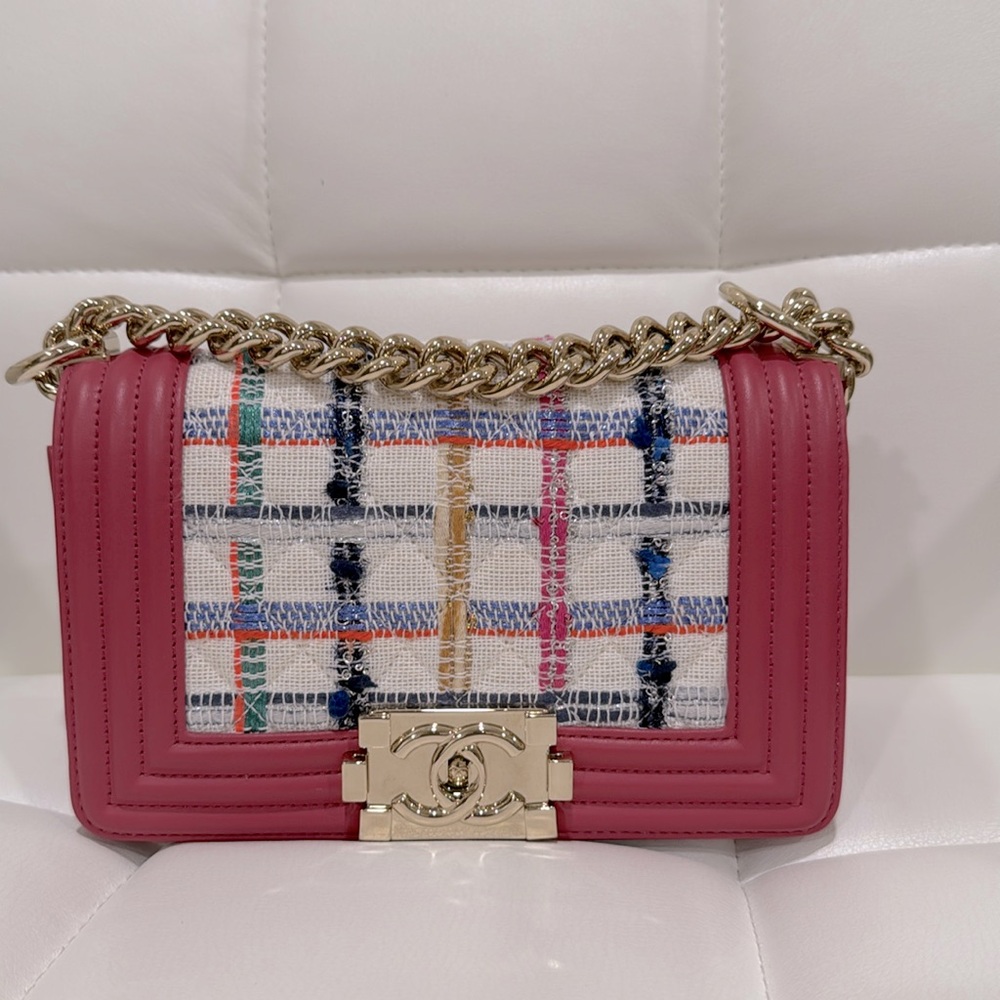 Chanel Boy Bag Small pink Leather with Tweed and champagne HDW. in pristine cond
